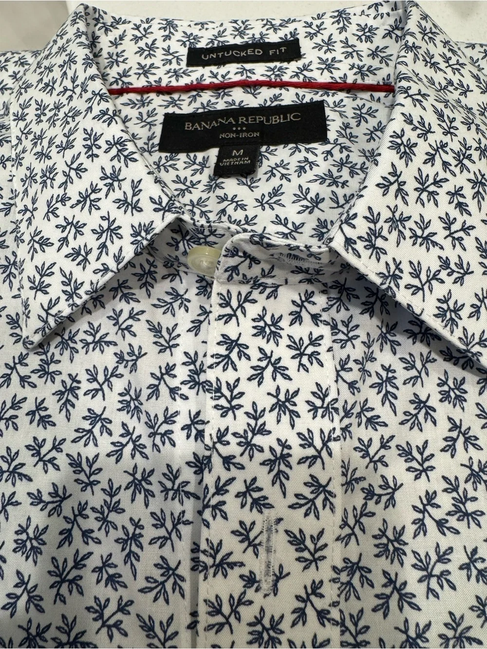 Banana Republic 'Untucked Fit' Non-Iron Shirt – Navy Leaf Print – Size M